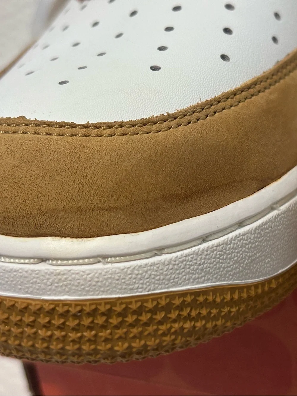 Nike Men's Low Top Sneakers in White & Brown with Drawstring Bag